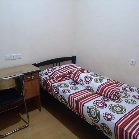 Danyshom Hotell Cikarang Exteriör bild