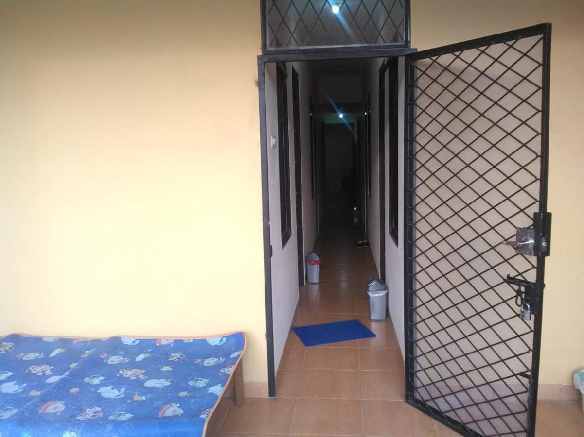 Danyshom Hotell Cikarang Exteriör bild