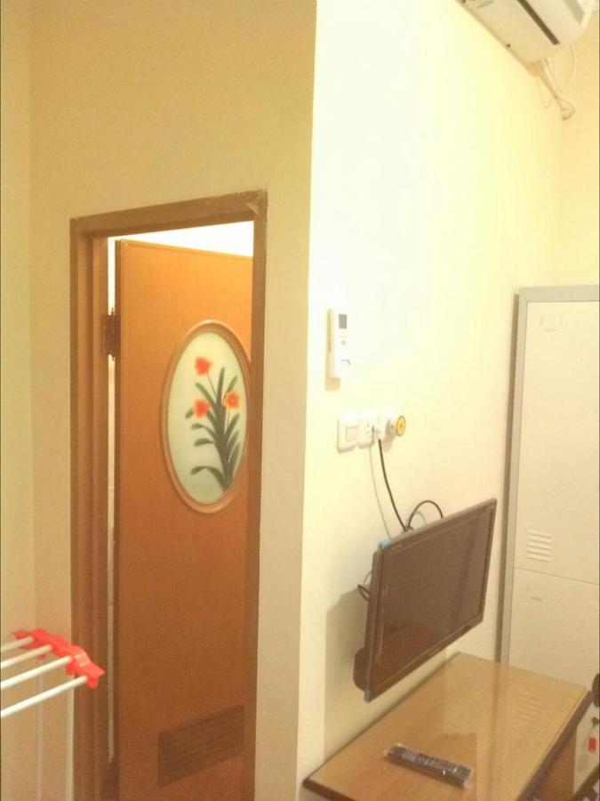Danyshom Hotell Cikarang Exteriör bild