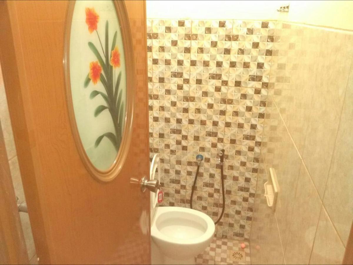 Danyshom Hotell Cikarang Exteriör bild