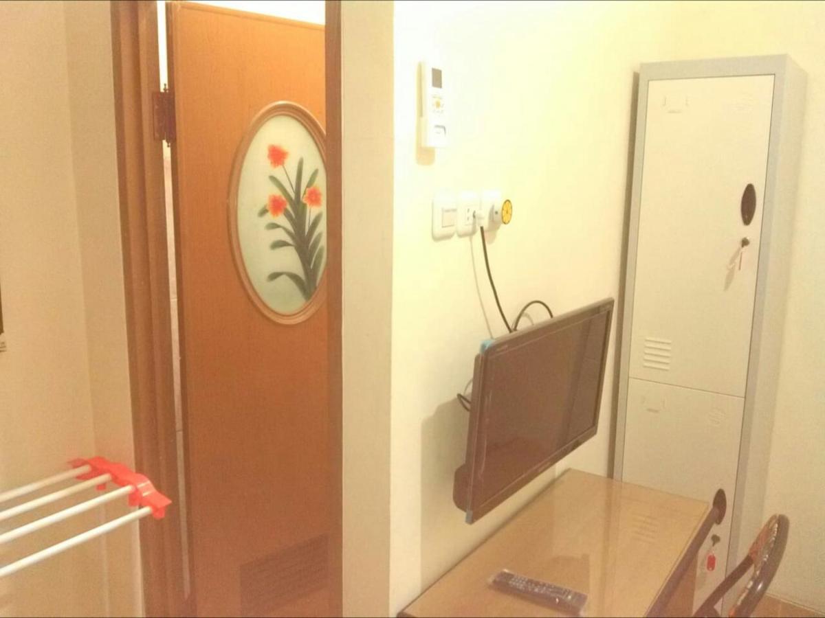 Danyshom Hotell Cikarang Exteriör bild